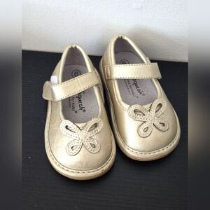 2/$15 Weesqueaks size 6